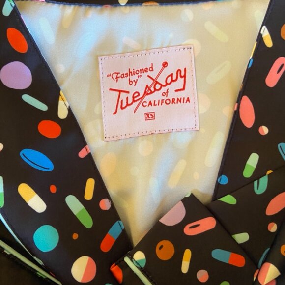 Tuesday of California Sick Day Robe Satin Bathrobe - Picture 2 of 5